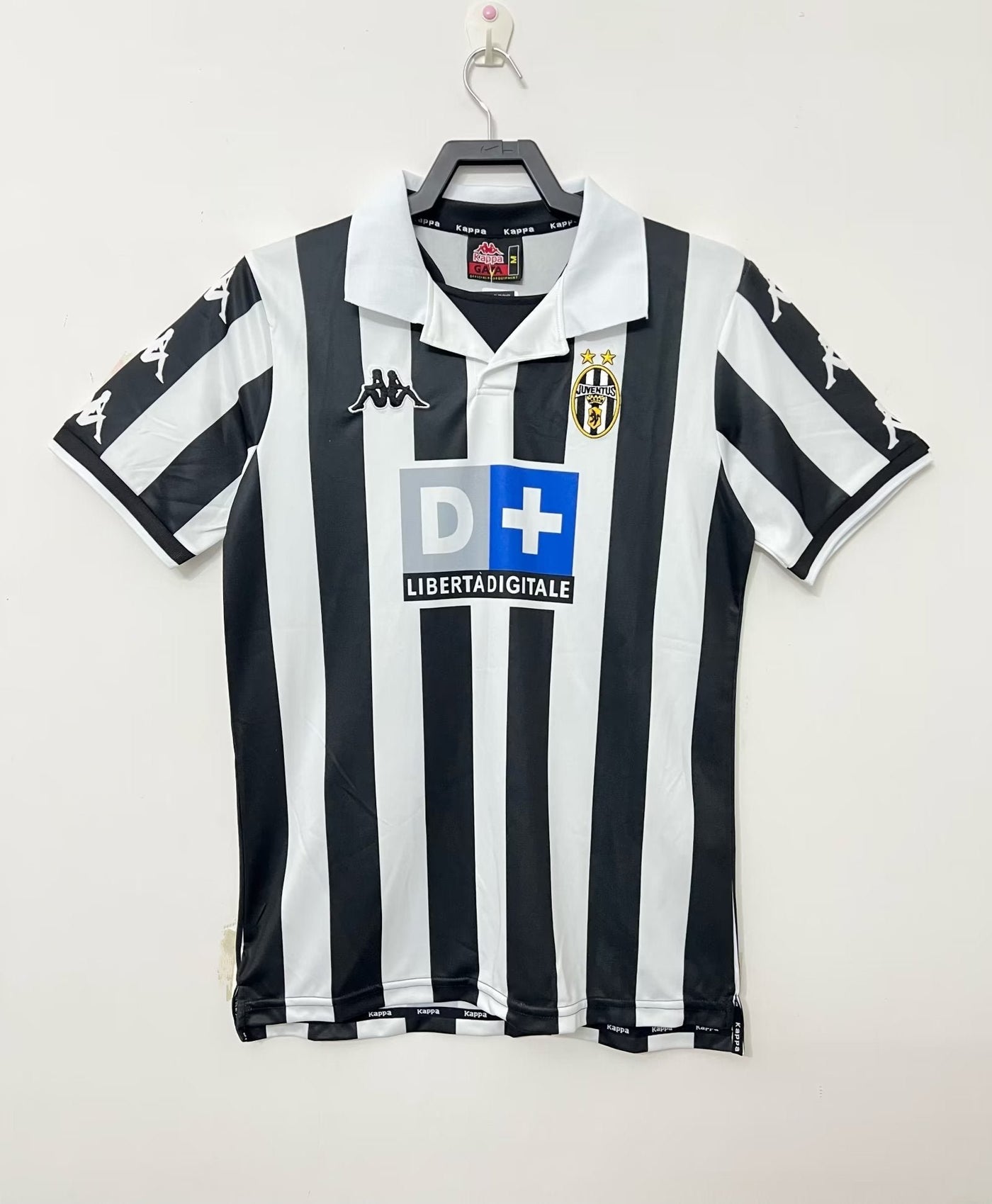 Juventus Home 99/00 image 0