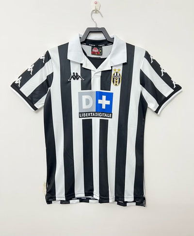 Juventus Home 99/00 image 0